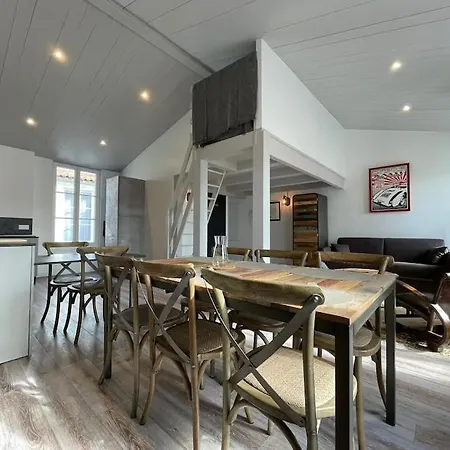 Grand Ancien En Centre * La Rochelle (Charente-Maritime)