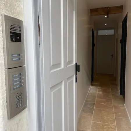 Apartment Grand Ancien En Centre