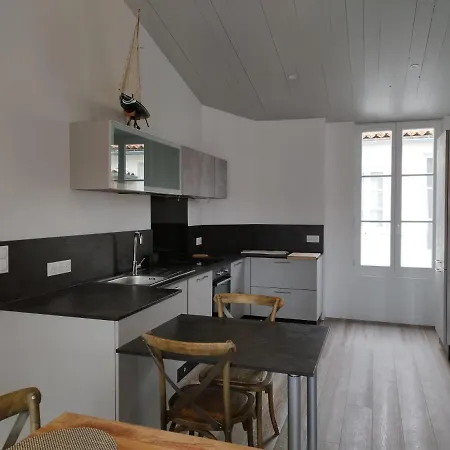 Grand Ancien En Centre * La Rochelle (Charente-Maritime)